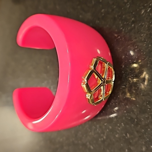 💕TRINA TURK x MALIBU BARBIE💕 Collaboration Pink Cuff Bracelet (Human Size) - Picture 11 of 16